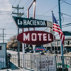 la-hacienda-motel.seattlehotelsites.com/